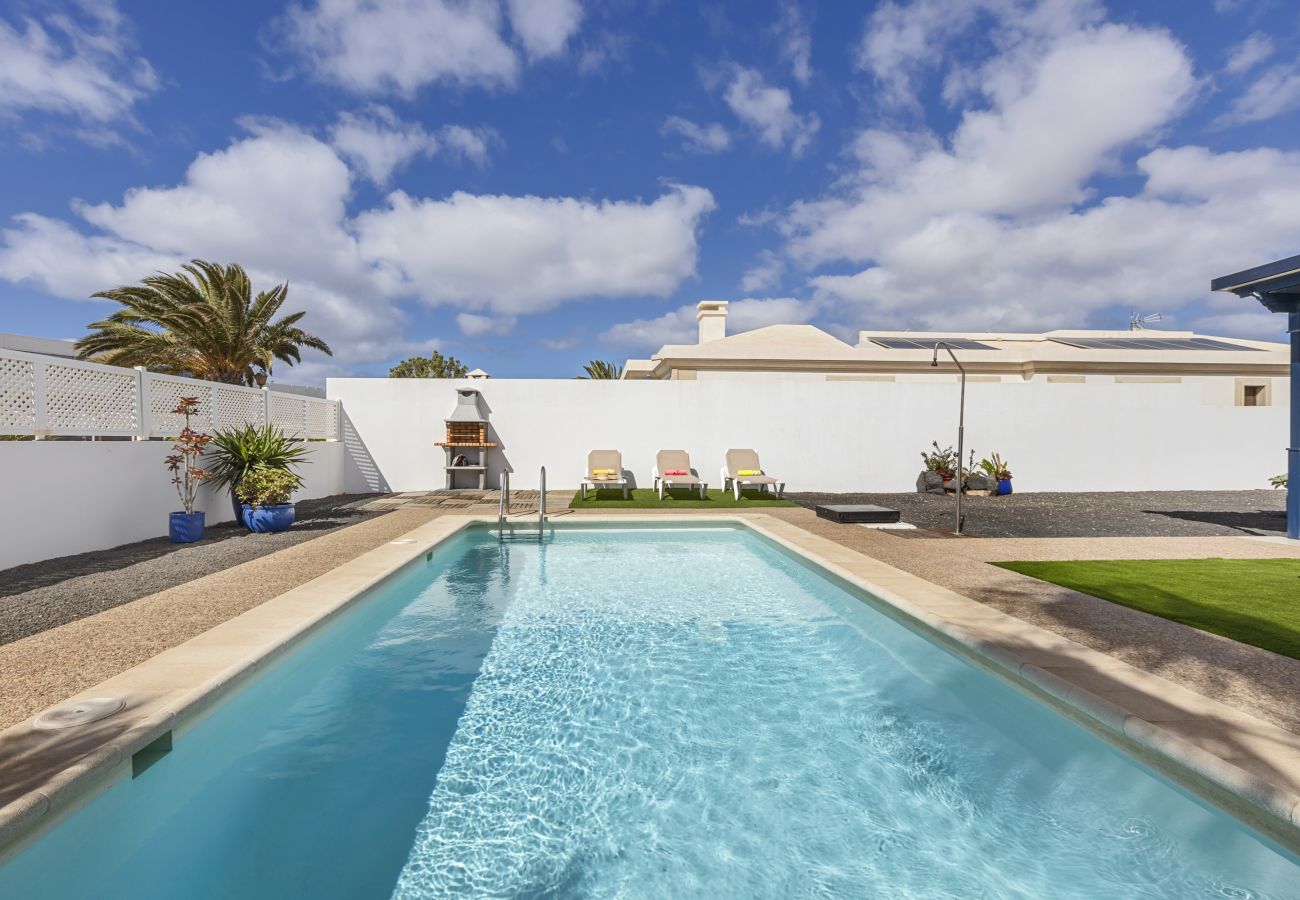 Villa in Playa Blanca - Villa Dream Room By Escape Home