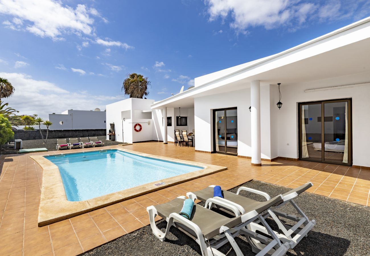 Villa em Playa Blanca - Villa Dafne by Escape Home