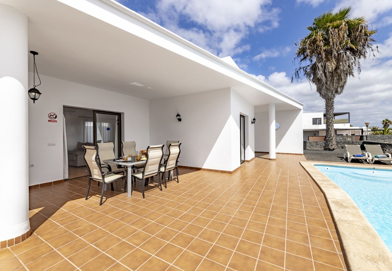 Villa em Playa Blanca - Villa Dafne by Escape Home